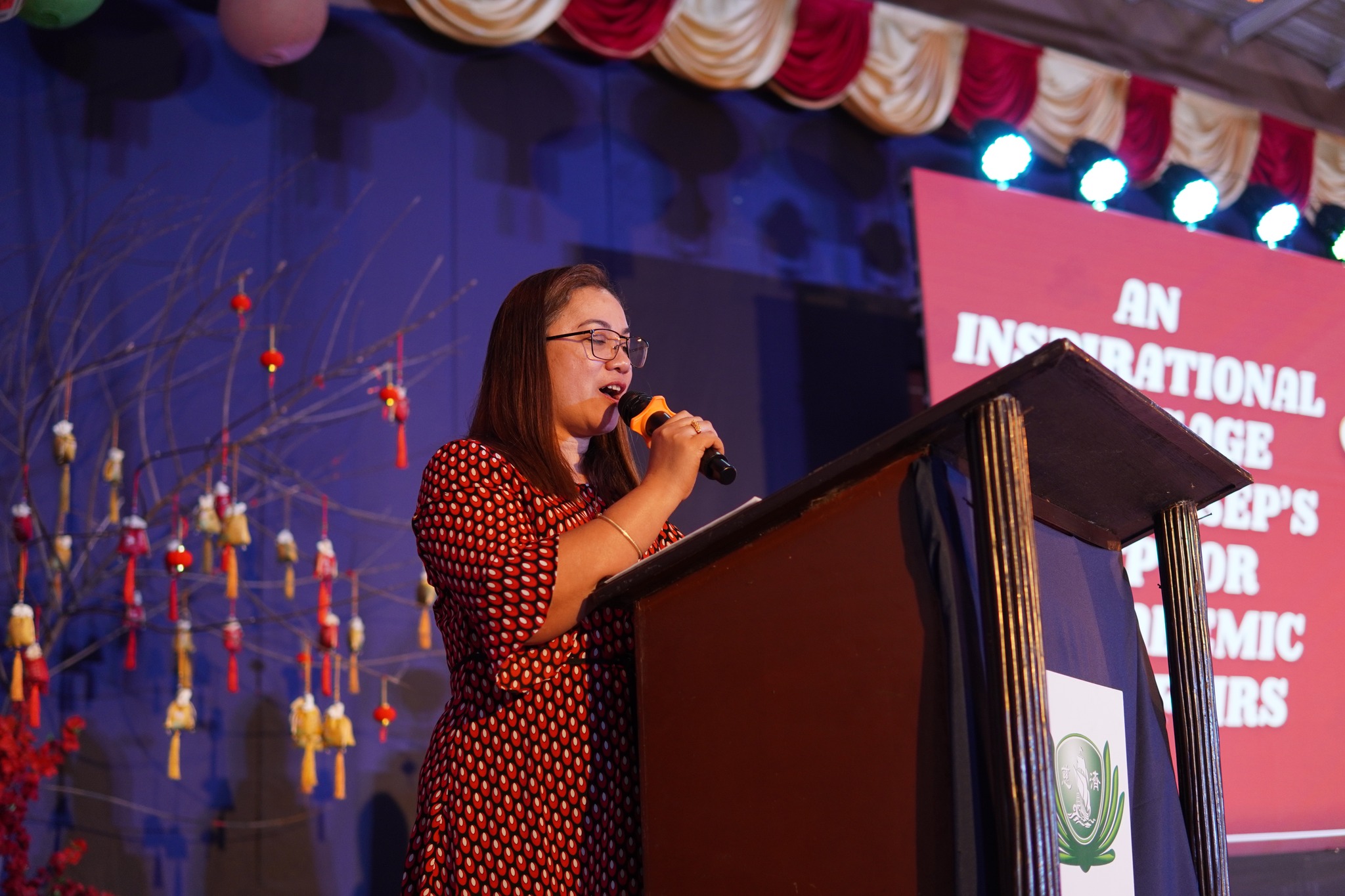 Dr. Jeneifer C. Nueva, USeP’s Vice President for Academic Affairs, personally delivered the message of thanks from USeP's President, Dr. Gabales.【Photo by Tzu Chi Davao】