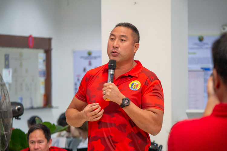 To restore normalcy and hope in a community that lost its home to a fire, San Juan City Mayor Francis Zamora goes the extra mile for help. “You can’t just wait for things to happen. You have to seek out all possible resources. I tap all possible networks: friends, family, organizations, non-government organizations. And so far, those I’ve approached have been very responsive.”  【Photo by Marella Saldonido】