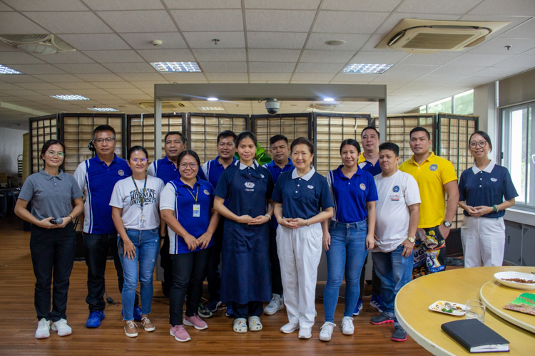 Tzu Chi volunteers pose with staffers of the Philippine Normal University for “Veg Up,” a two-day training workshop on cooking plant-based dishes. 【Photo by Marella Saldonido】