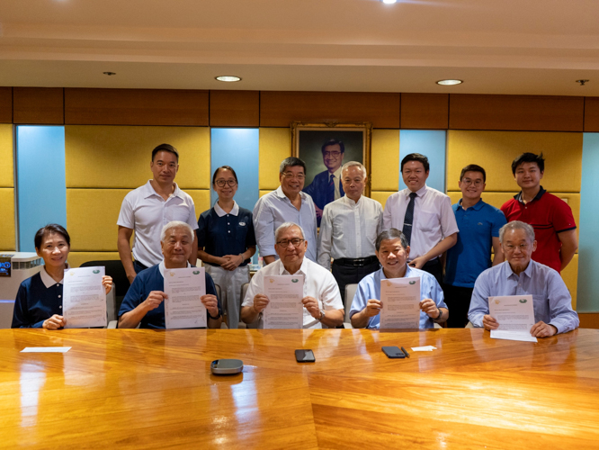 Key executives and officers from Angelo King Foundation and Tzu Chi Foundation Philippines take a group photo after the signing of the Memorandum of Agreement. 【Photo by Harold Alzaga】