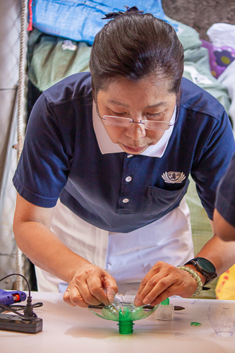 Collected PET bottles from the running event are used to make lotus flower candles for the foundation’s upcoming 3-in-1 celebration of Buddha Day, Mother’s Day, and Tzu Chi Day on May 12. 【Photo by Marella Saldonido】