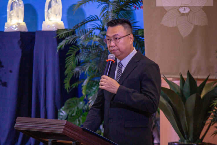 Wilson Hung, one of the newly-appointed Deputy CEOs of Tzu Chi Philippines, reports on the foundation’s 2023 accomplishments in the afternoon ceremony. 【Photo by Marella Saldonido】