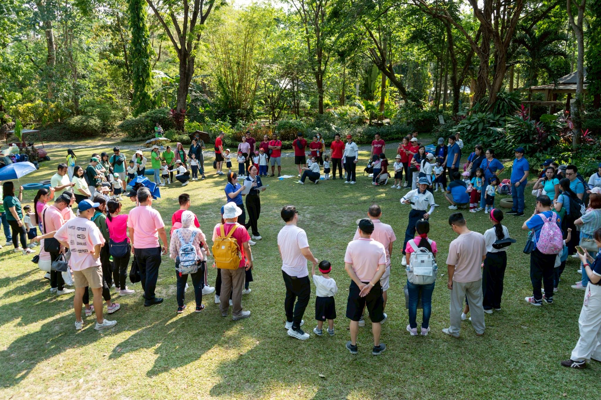 Participants of Tzu Chi Great Love Preschool Philippines form a circle at the official start of the event.  