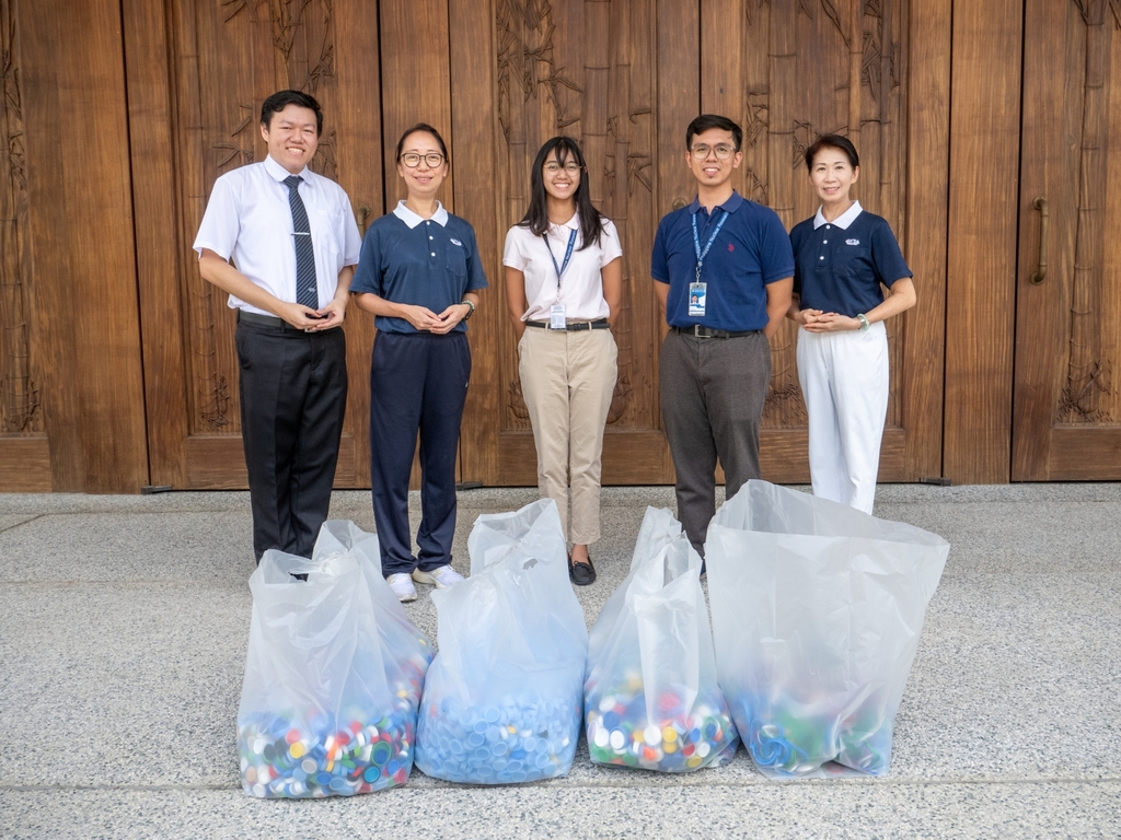 Last May, Tzu Chi volunteers turned over 20 kilograms of plastic bottle rings and caps to representatives of DOST-PNRI.