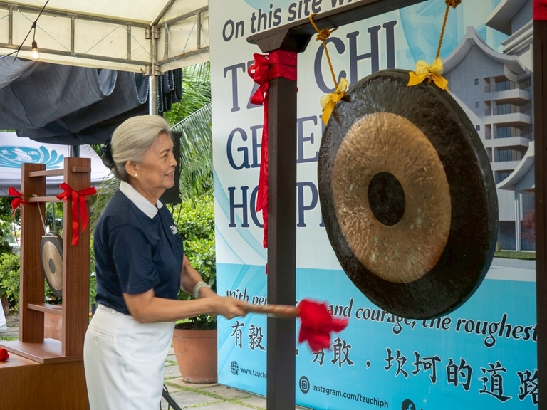 Tzu Chi Philippines’ first CEO Linda Chua strikes the gong in “Ring for Love.”