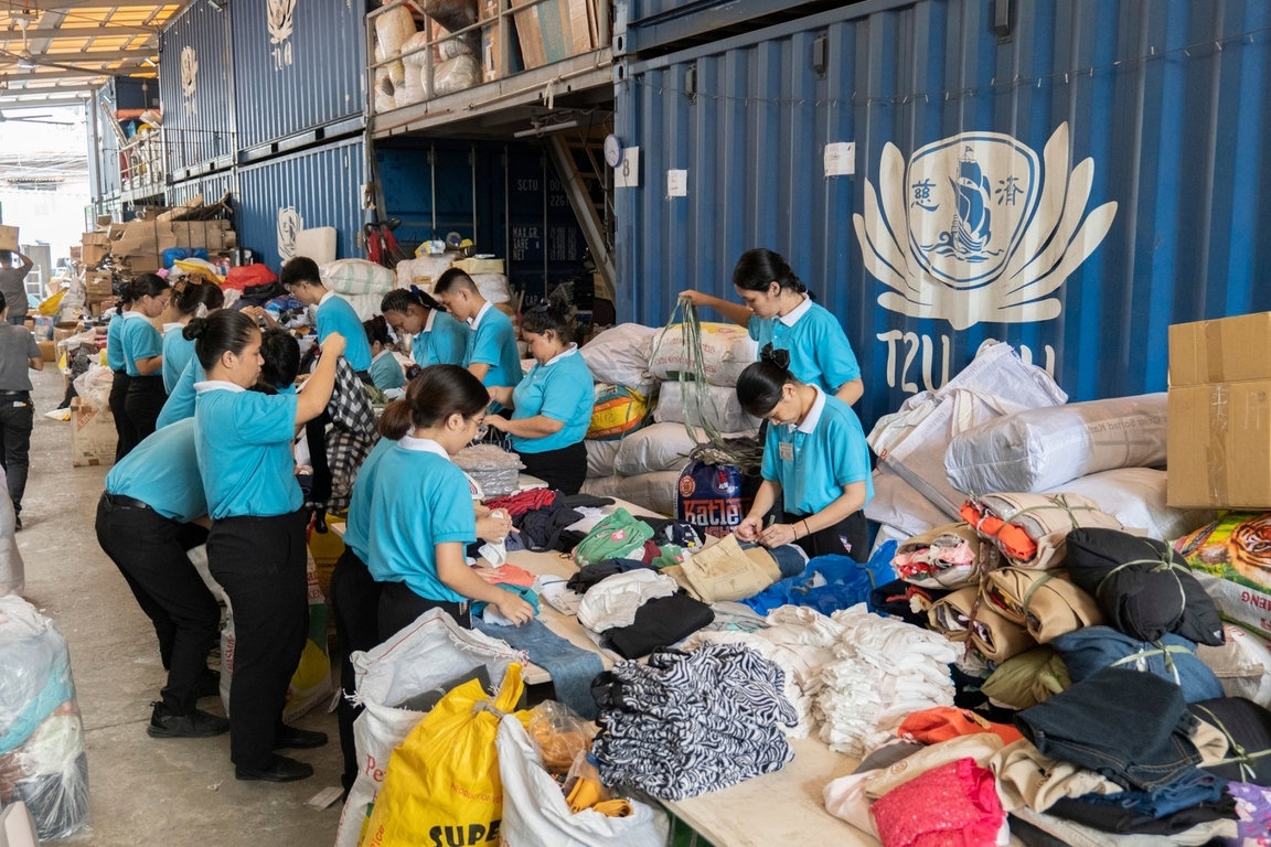 A few days earlier, Tzu Chi scholars joined volunteers in a repacking of donated clothes in the Tzu Chi campus.