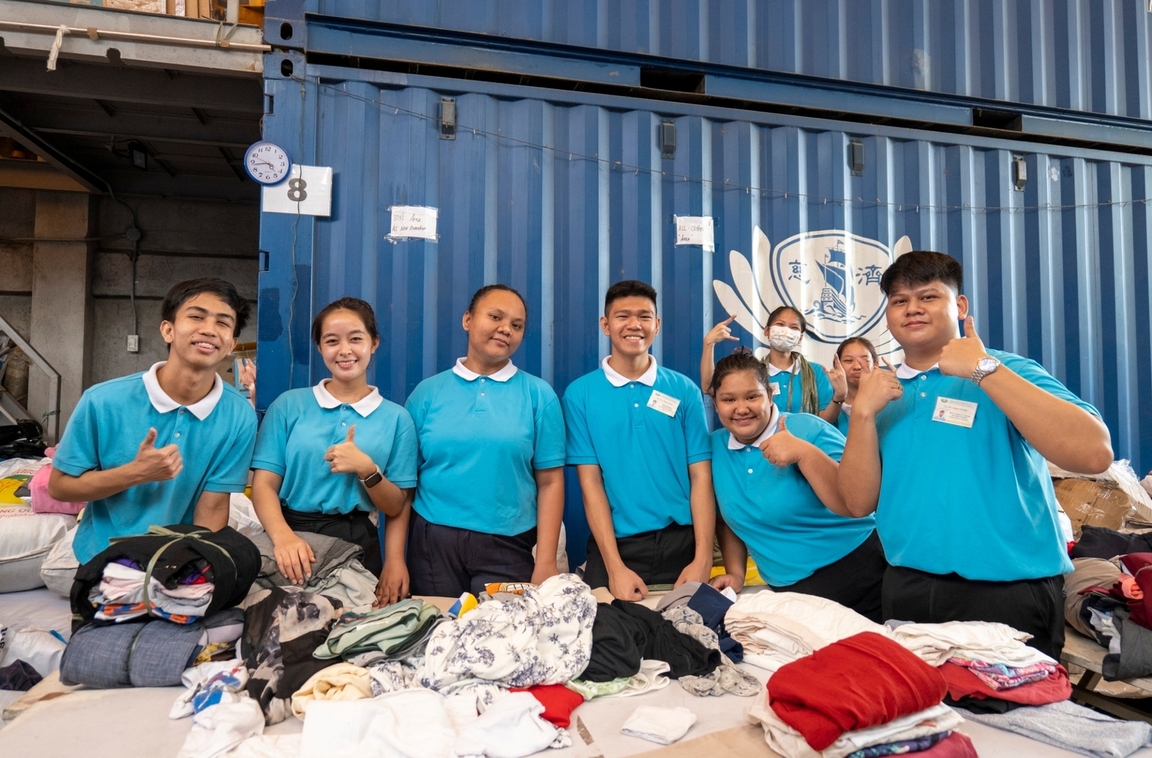 In addition to helping out, the volunteer work was a chance for Tzu Chi scholars from different colleges and universities to get together. 