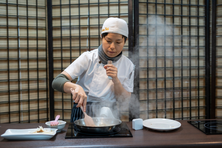 Martina Yeh demonstrates a three-step vegetarian dish that uses king oyster mushroom and barbecue-soy sauce. 