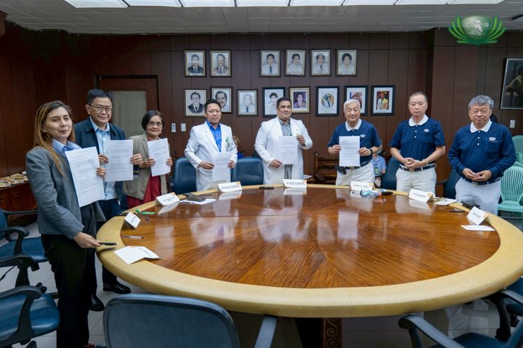 Representatives of Tzu Chi Philippines and East Avenue Medical Center (EAMC) raise their signed Memorandums of Agreement in a simple signing ceremony on April 29 at the EAMC Boardroom.