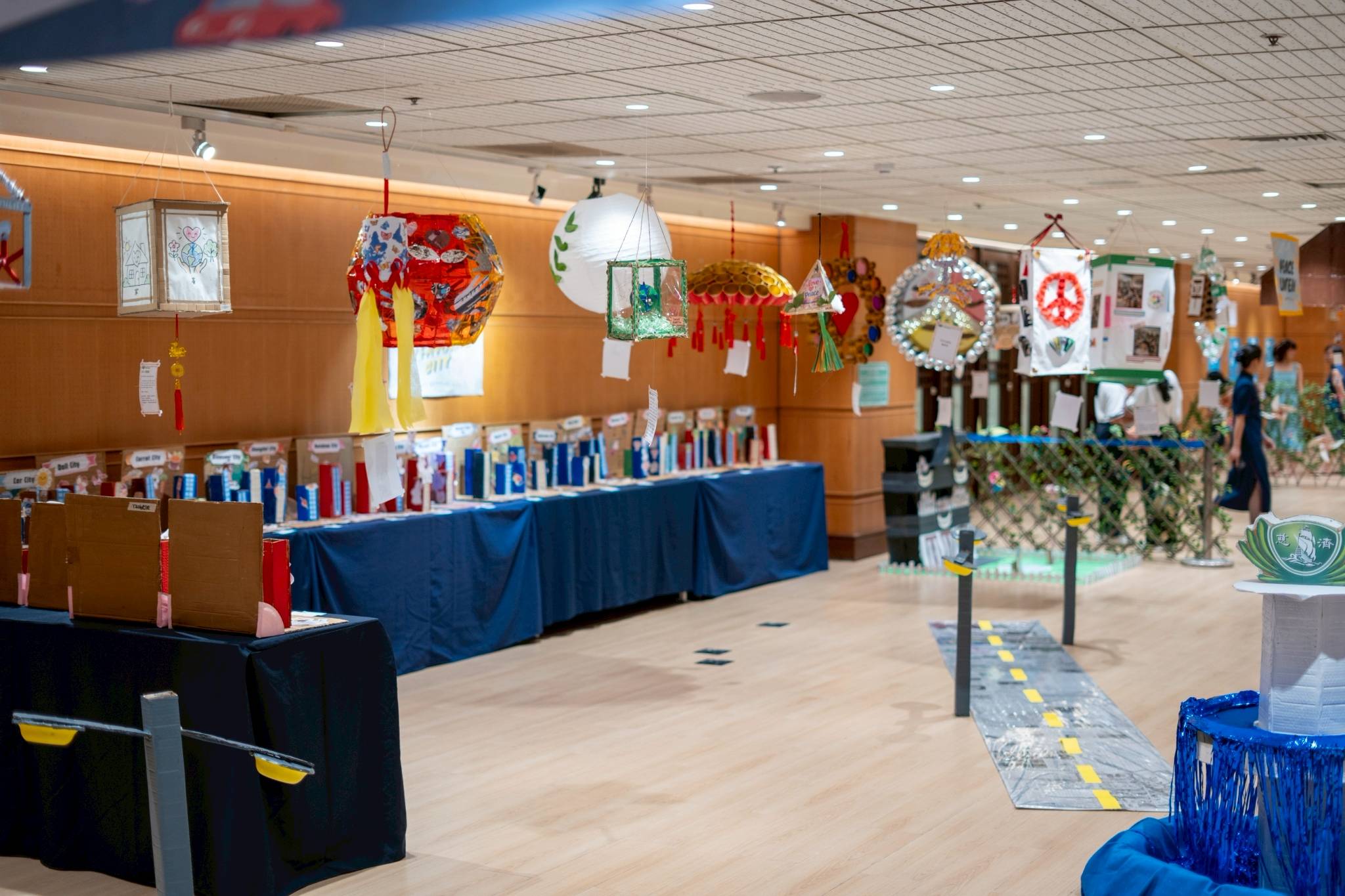 Preschoolers’ Peace Lanterns, inventions for sustainability, and other works of art were displayed in a portion of the Jing Si Hall. 