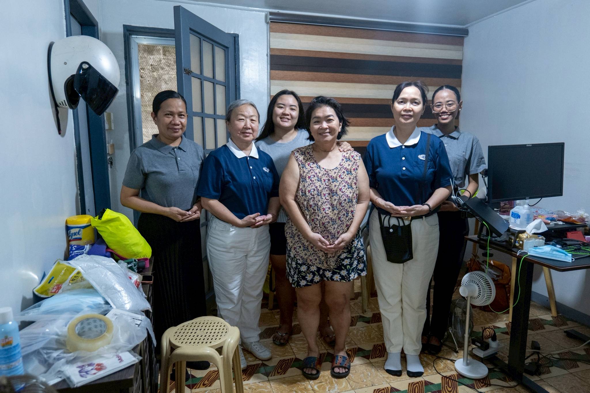 Madeleine and Pilar Si (third and fourth from left) welcome Tzu Chi representatives (from left) Julie Collado, Violeta Chua, Amy Chan, and Liane Margallo into their new home in Quezon City.