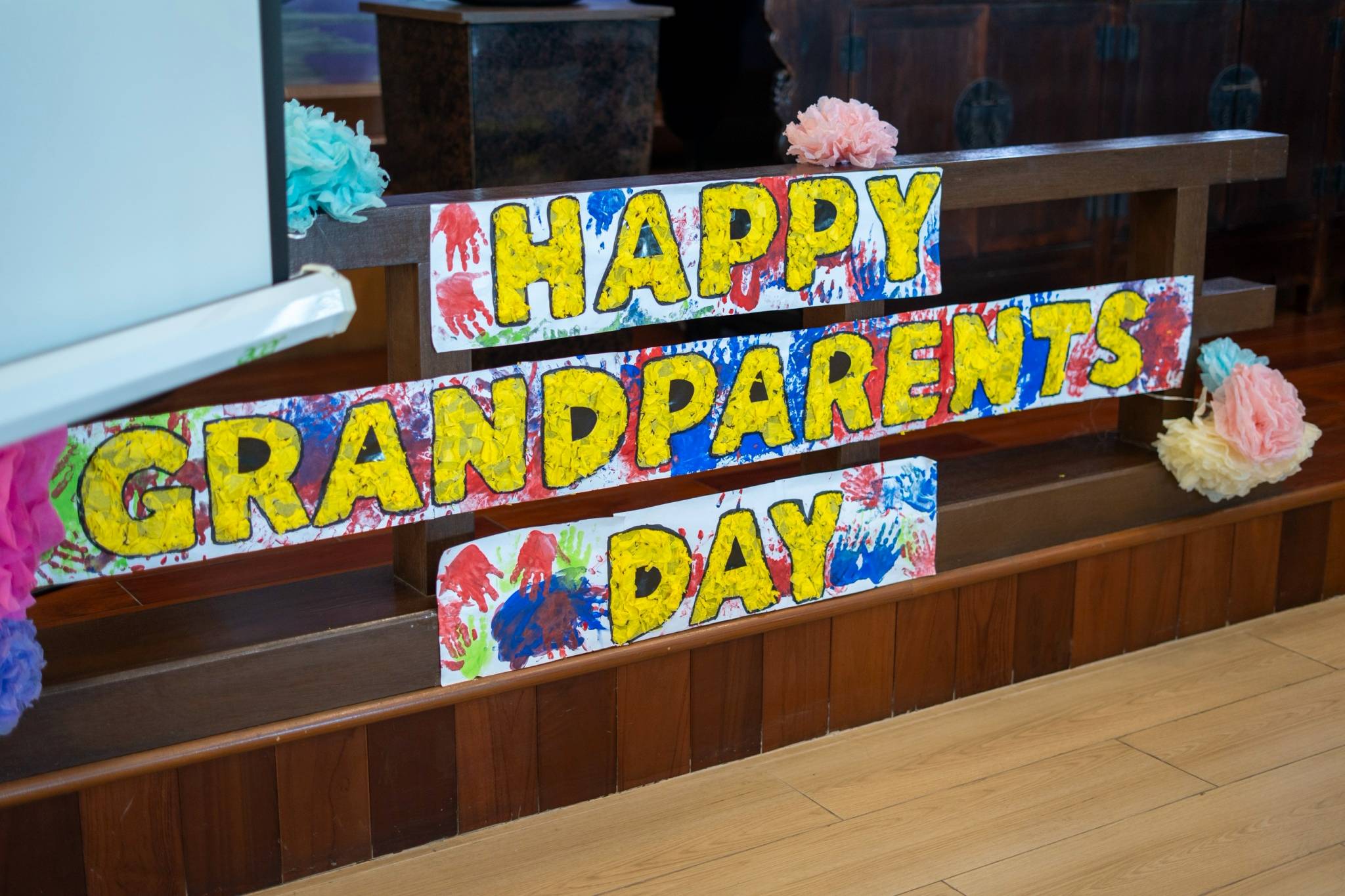 A bright “Happy Grandparents Day” sign sets the stage for a heart-warming celebration.