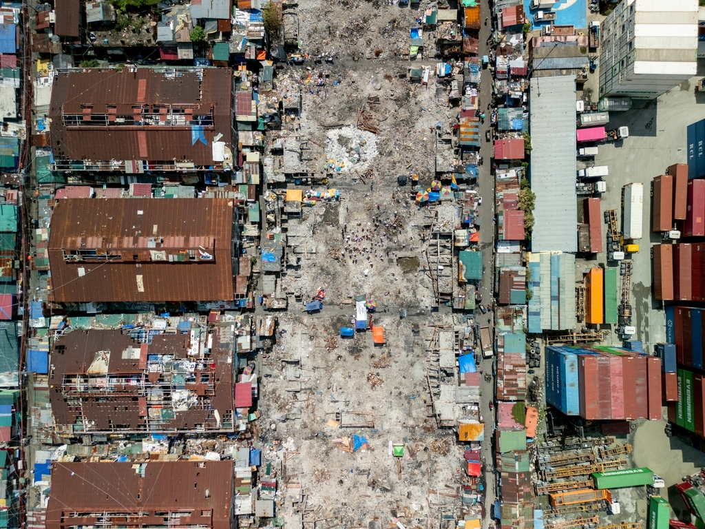 On August 6, a fire broke out in Barangay 105 in Aroma, Tondo. Five residential buildings were burned down, affecting 802 families.