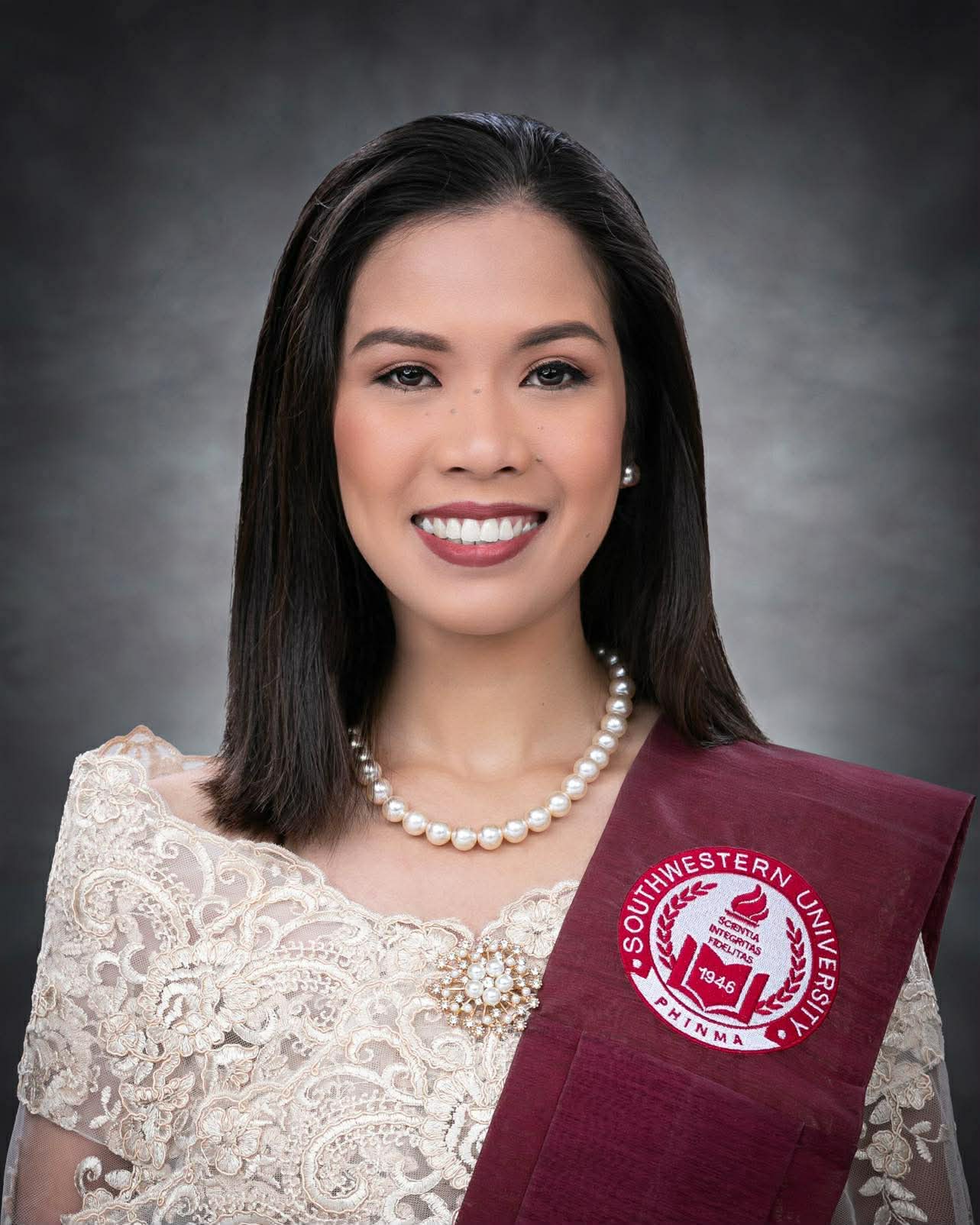 Gwen Nicole Loyao has been a Tzu Chi Cebu scholar since her high school years at Samantabhadra Educational Institute, and college at Southwestern University Phinma, where she finished her BS in Medical Laboratory Science. 