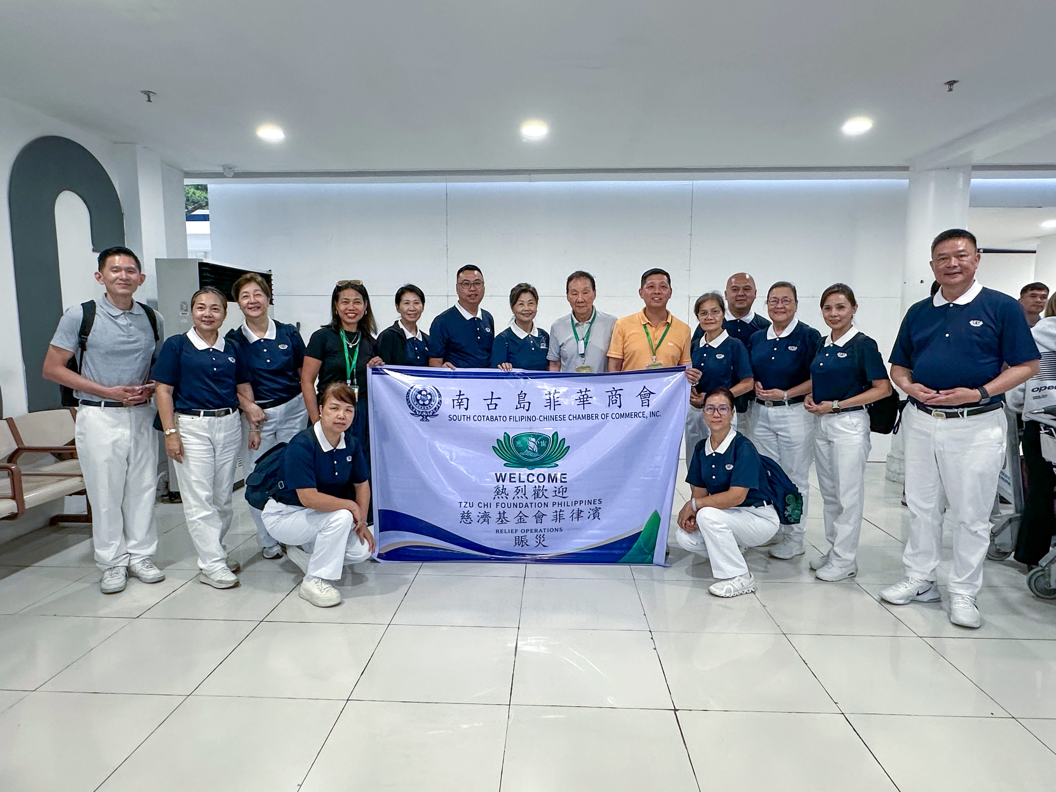 Tzu Chi volunteers from Davao and Manila gather for a group shot before their June 27 relief. 