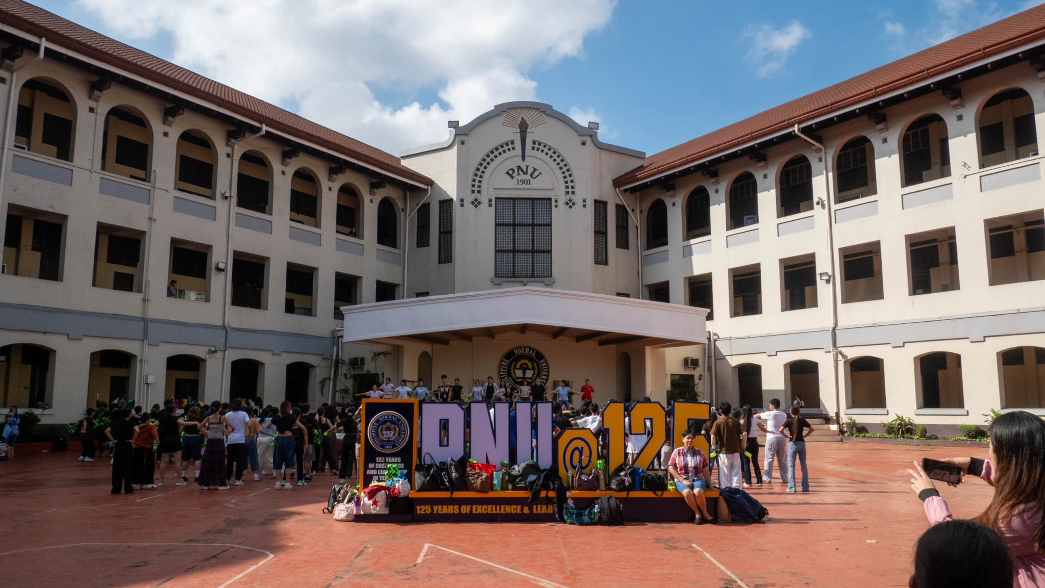 On September 19, Tzu Chi Foundation organized a whole-day cavaran for its Veg-Up! project at the Philippine Normal University, which celebrates its 125th founding year this September.