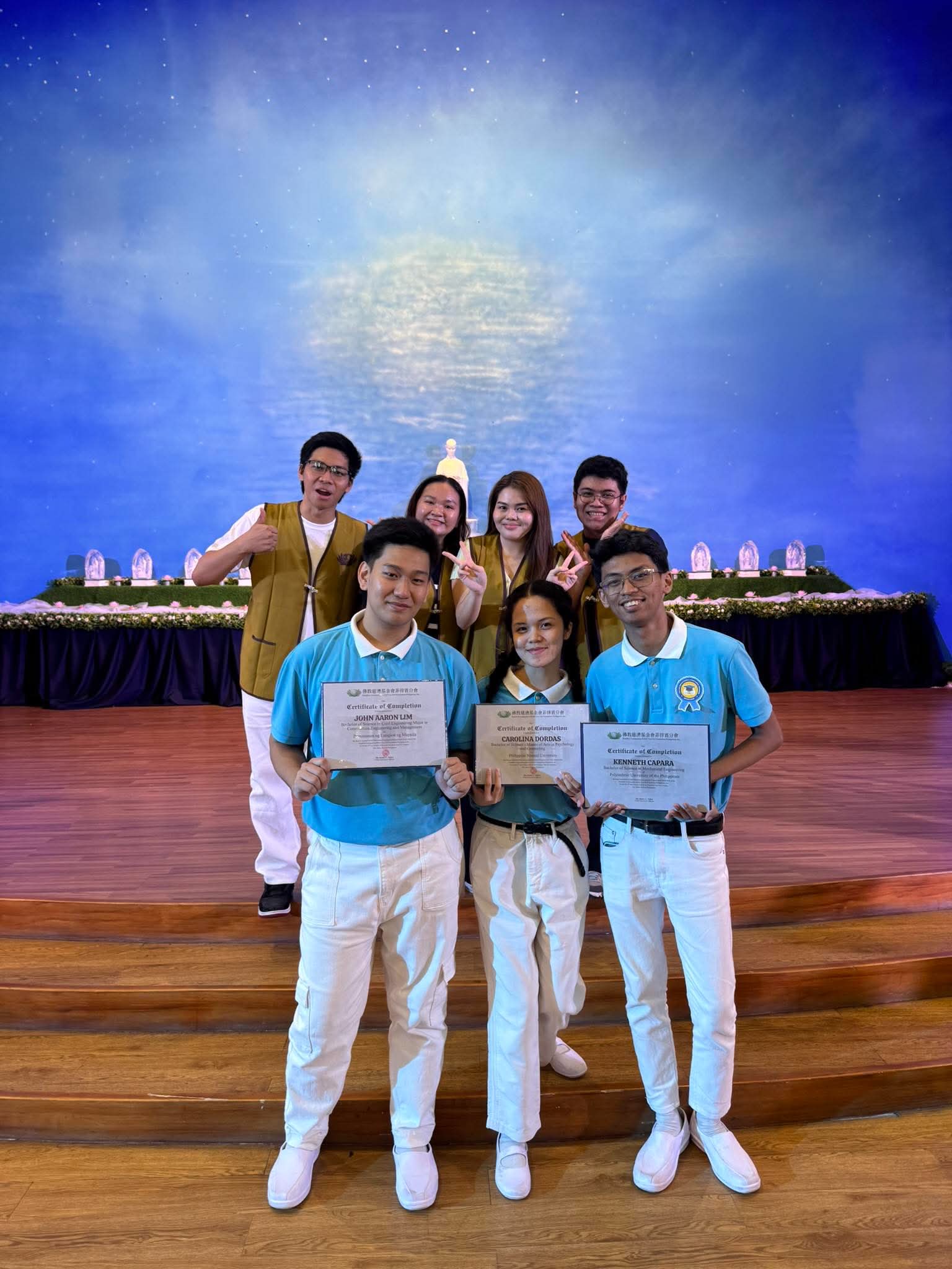 A Tzu Chi scholar since 2010, Kenneth Capara (front row, first from right) joins fellow scholars in a group shot after a symbolic graduation ceremony at the Jing Si Hall. 