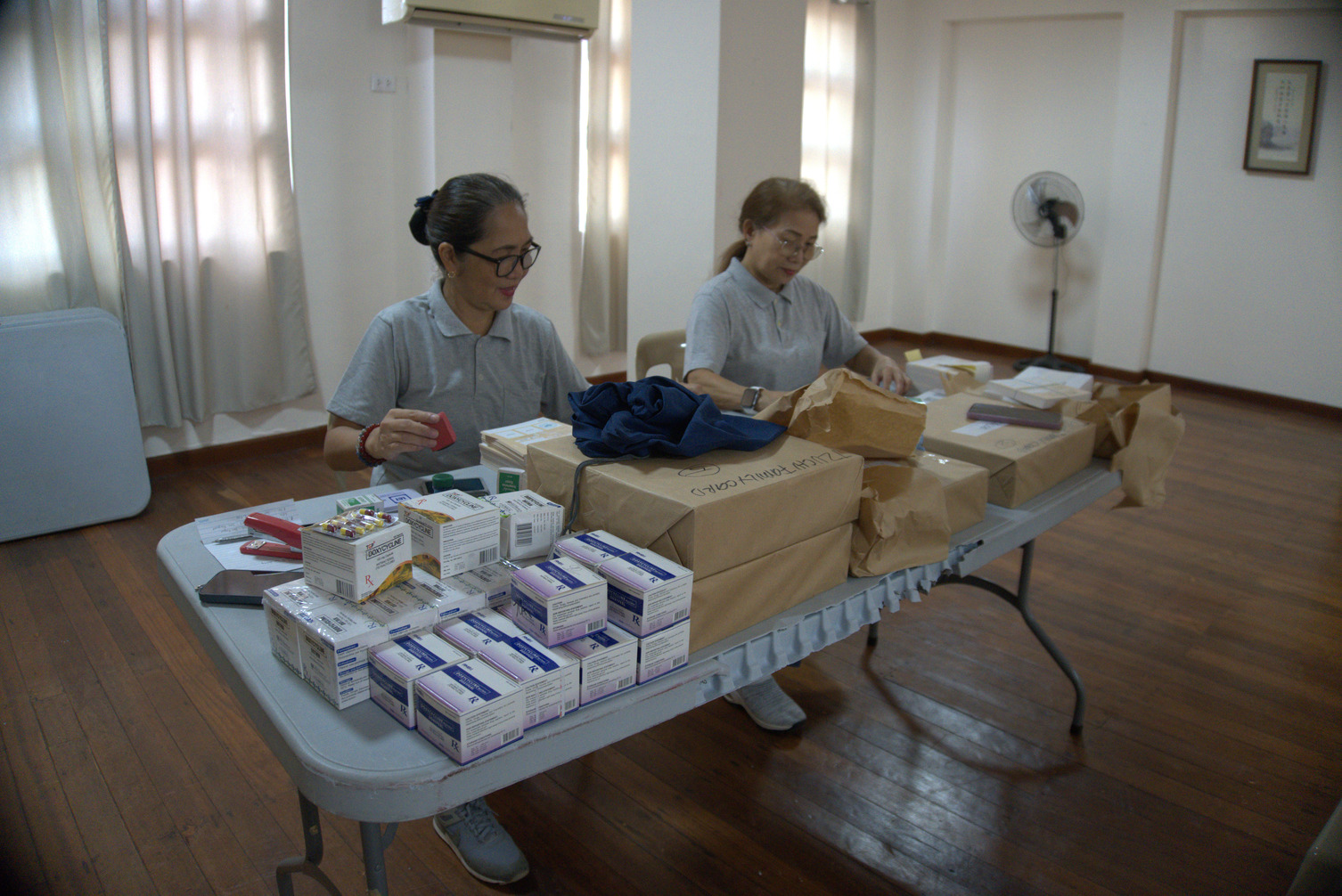 As early as November 4, Tzu Chi volunteers began preparing the stubs for the upcoming relief distributions. 