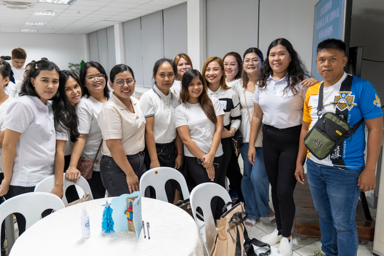 At Tzu Chi’s alumni homecoming for Technical-Vocational scholars last December 21, 105 graduates from the program’s different courses showed up to rekindle relationships with their peers and Tzu Chi volunteers.