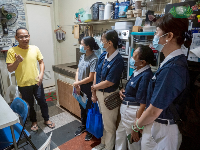 Gerald Ritualo welcomes Tzu Chi volunteers into his home in Valenzuela City.