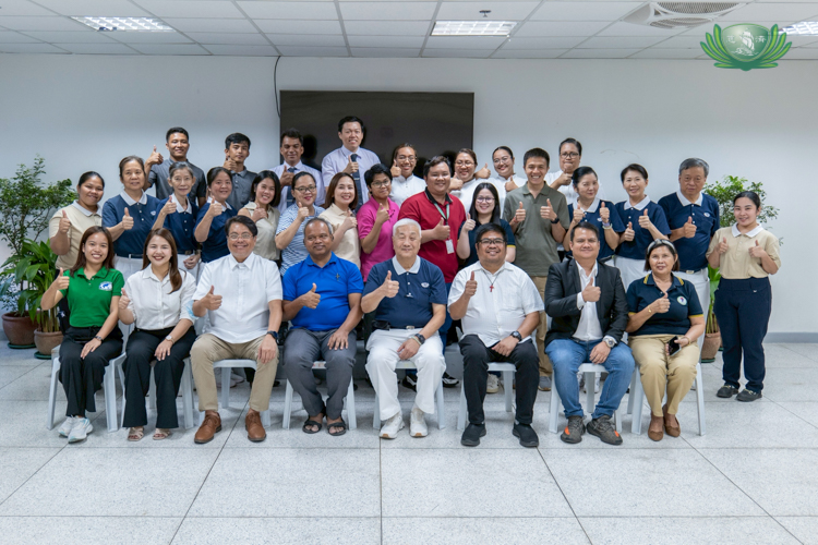 Tzu Chi Philippines volunteers led by CEO Henry Yuñez (seated, fifth from left) and representatives of Camillus Medhaven Nursing Homes, La Verna Aged Care and Dementia Village, and Missionary Brothers of Charity give their thumbs up following the ceremonial signing of Memorandums of Agreement.