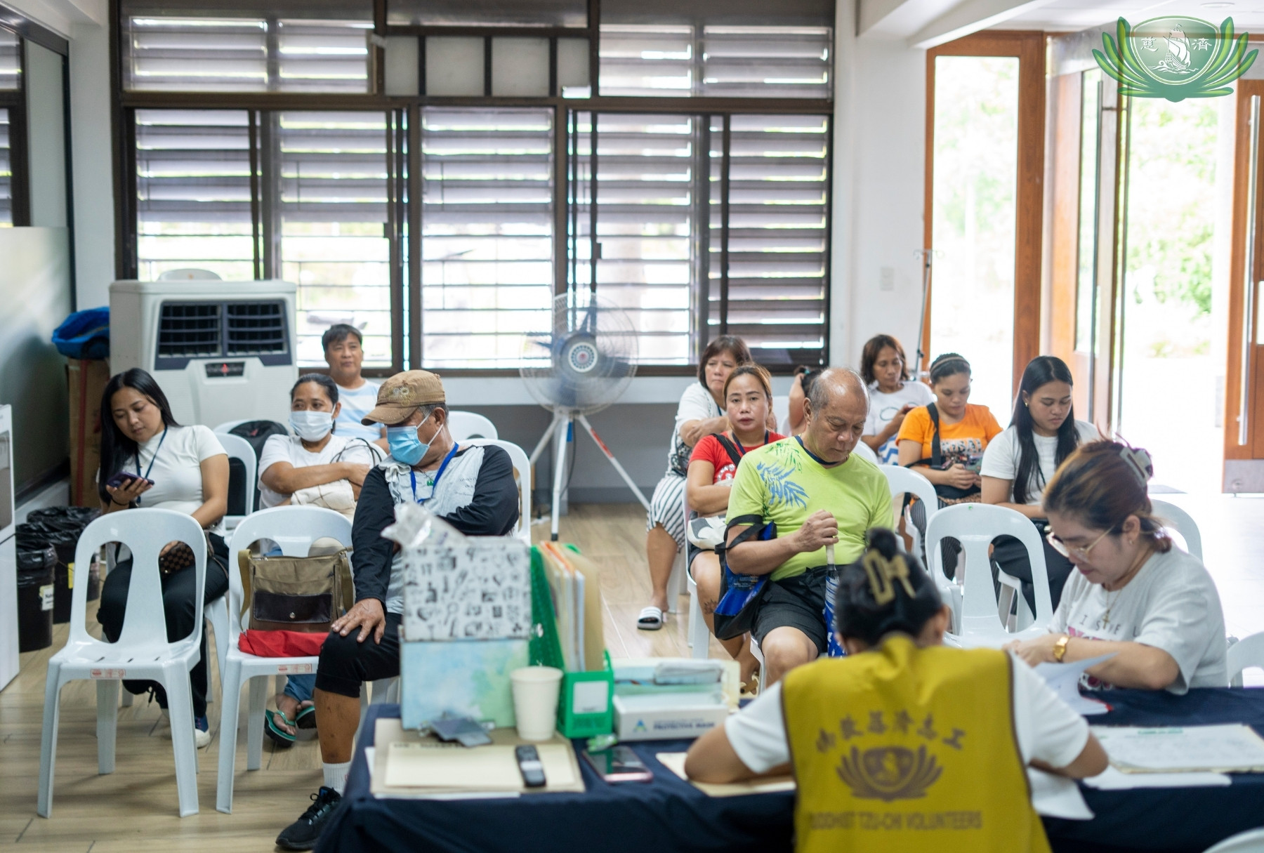 At the Synergy Hall of the Buddhist Tzu Chi Campus in Sta. Mesa, Manila, patients take advantage of the foundation’s free clinic. 