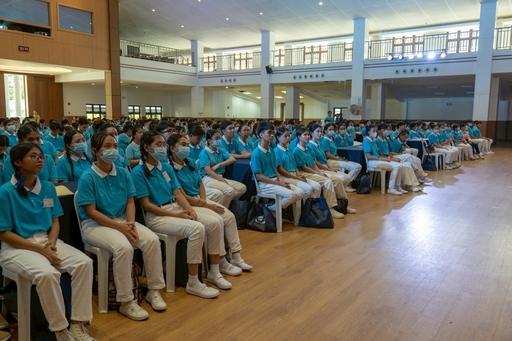 Donning their blue shirts and white pants, Tzu Chi scholars gather at the Jing Si Auditorium on August 10 for the first Humanity class for academic year 2025-2026.