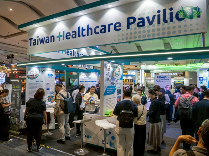 Visitors explore the various booths at the Taiwan Healthcare Pavilion of Taiwan Expo 2025 Philippines, held on September 17-19 at SMX Convention Center, Manila.