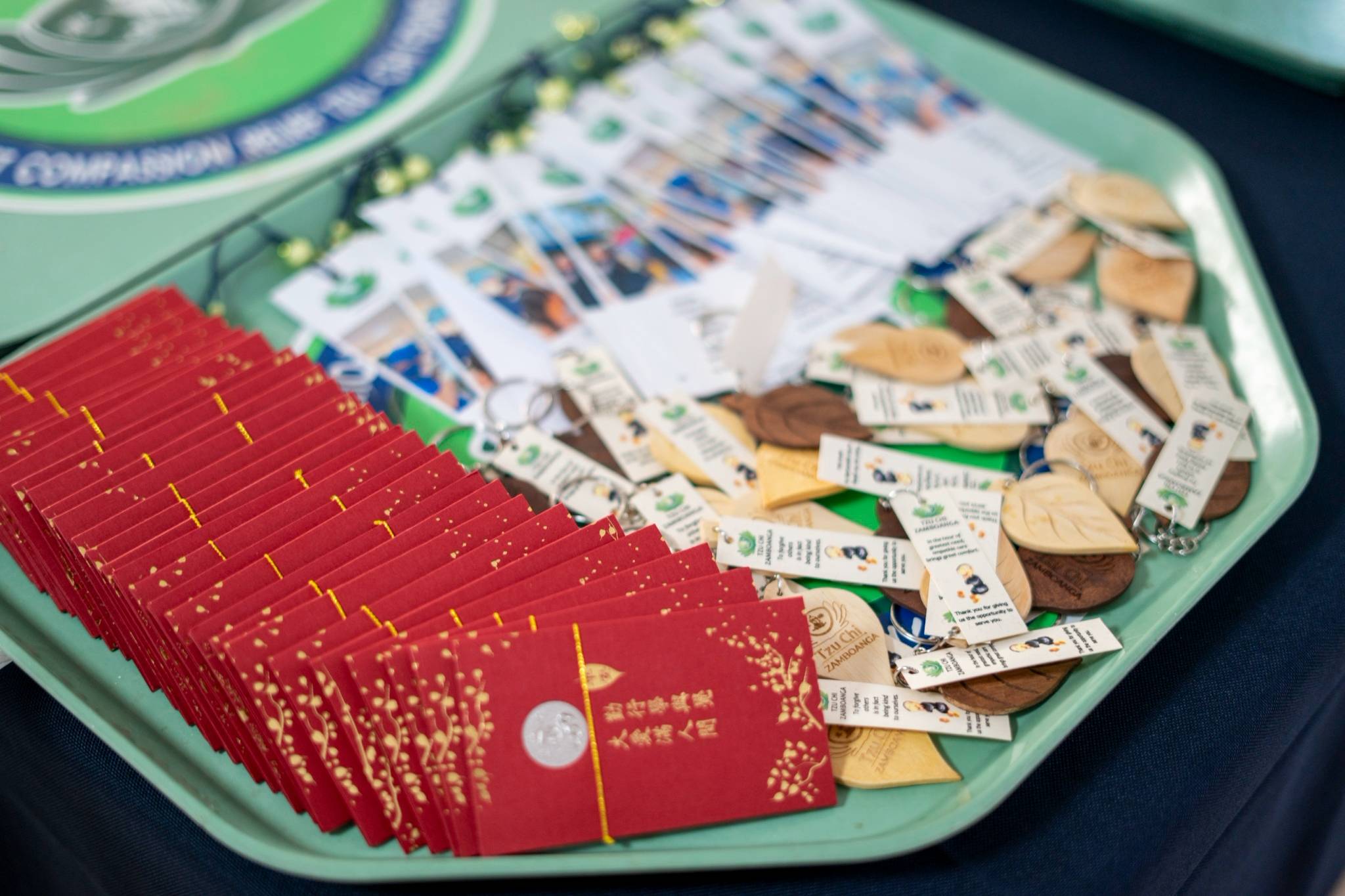 Besides fond memories of a successful procedure, Tzu Chi’s surgery patients are each given ang pao and other auspicious tokens from Dharma Master Cheng Yen.