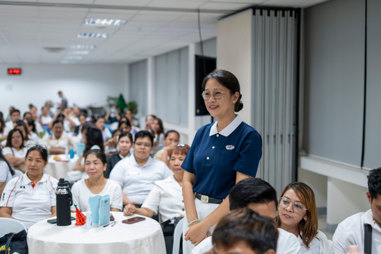 Melani Mapili (in blue and white) is recognized during the event for her efforts as a Tzu Chi volunteer, and for successfully completing the Volunteers’ Certification Camp in Hualien, Taiwan, in early December.