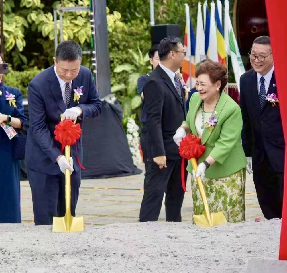 (From left) Nelson Chua, W Group Inc. Founder Rosalind Wee, Dr. Anton Mari Lim