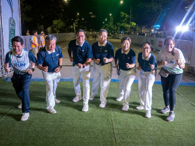 Tzu Chi volunteers (from left) Spencer Sze, Johnny Kwok, Anton Mari Lim, Judy Lao, Molita Chua, Peggy Sy Jiang, and Jane Sy gather for a photo at the start line before the run.