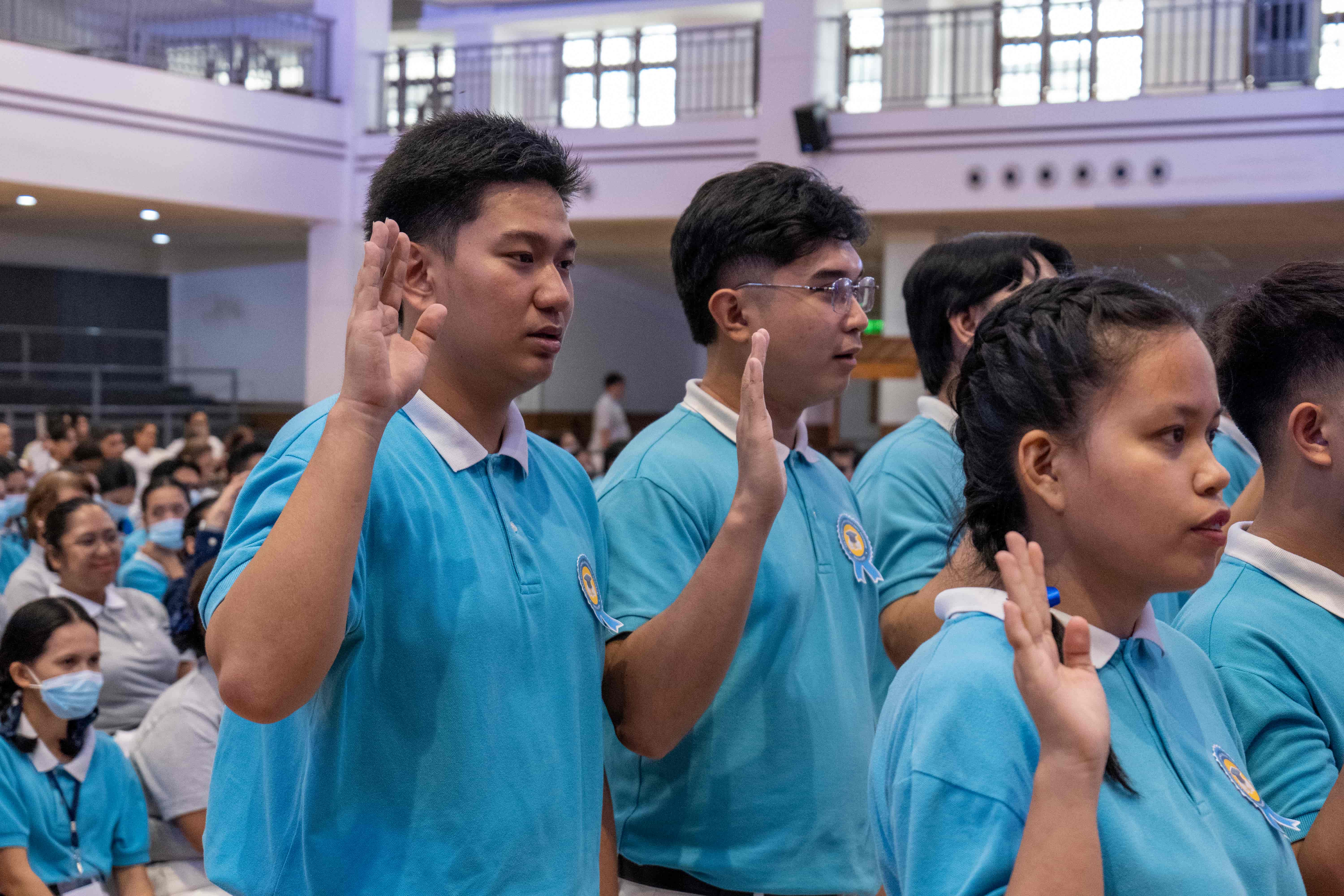 John Aaron Lim (first from left), together with his fellow graduating scholars, has pledged to value his education, practice gratitude, and pay forward the compassion given by the foundation.