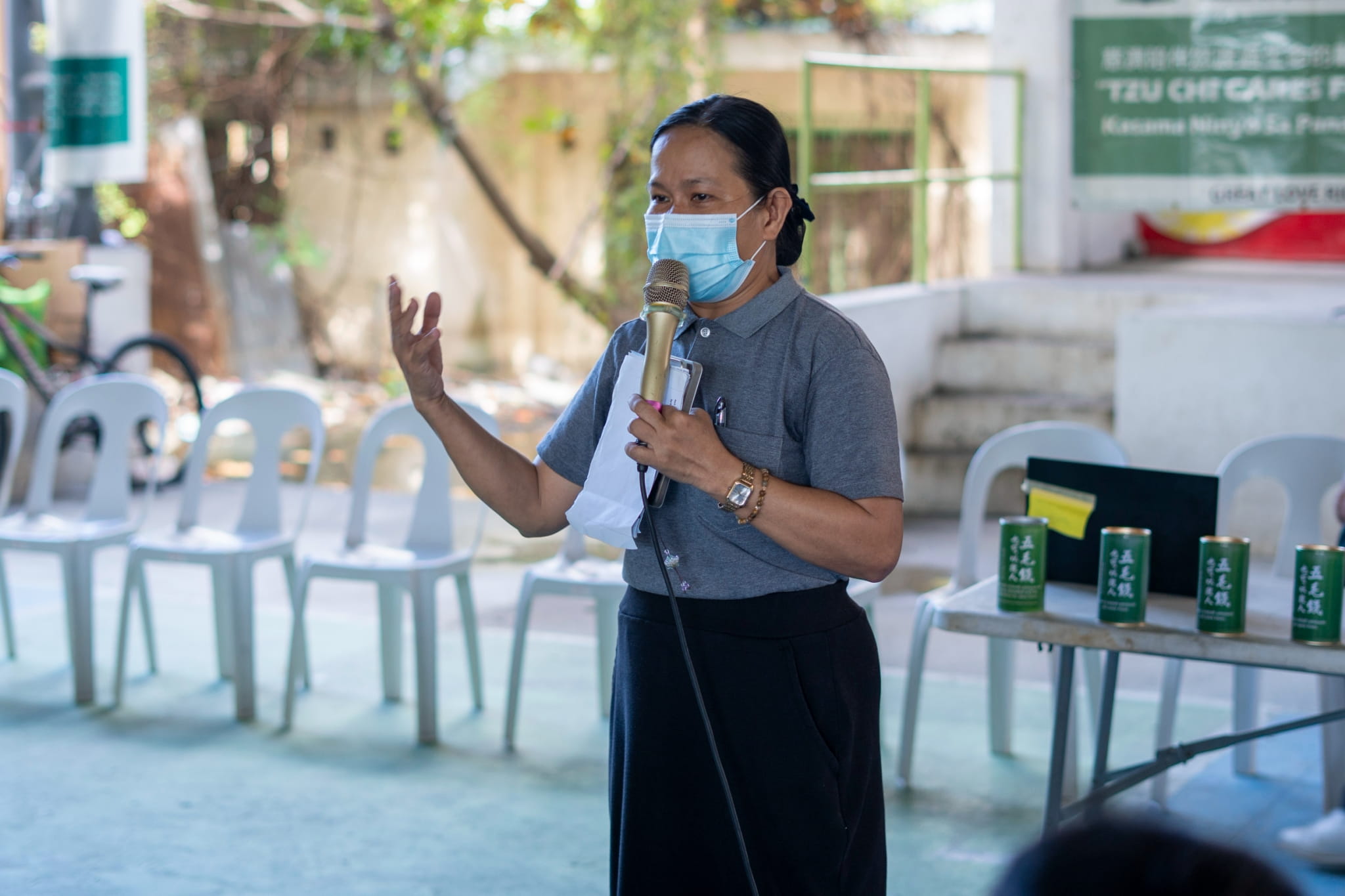 Tzu Chi staff Julie Collado starts the program by introducing the Tzu Chi Foundation and its global impact of humanitarian efforts.