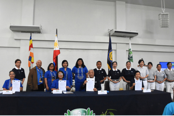 Representatives from Leyte Normal University and Tzu Chi Philippines pose for a photo with the signatories (front row, from left)  LNU Scholarship Director Liza Bacierra, LNU President Dr. Evelyn Aguirre, Tzu Chi Philippines CEO Henry Yuñez, and Tzu Chi Philippines Volunteer Head of Education Committee Rosa So.