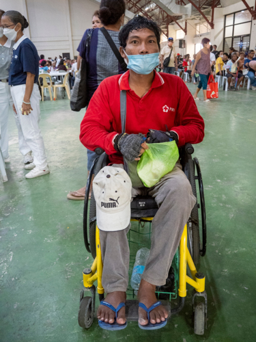 Father of two Arnel Arabejo came to see how doctors could improve his walking. A sensless beating from cops affected his ability to walk. 