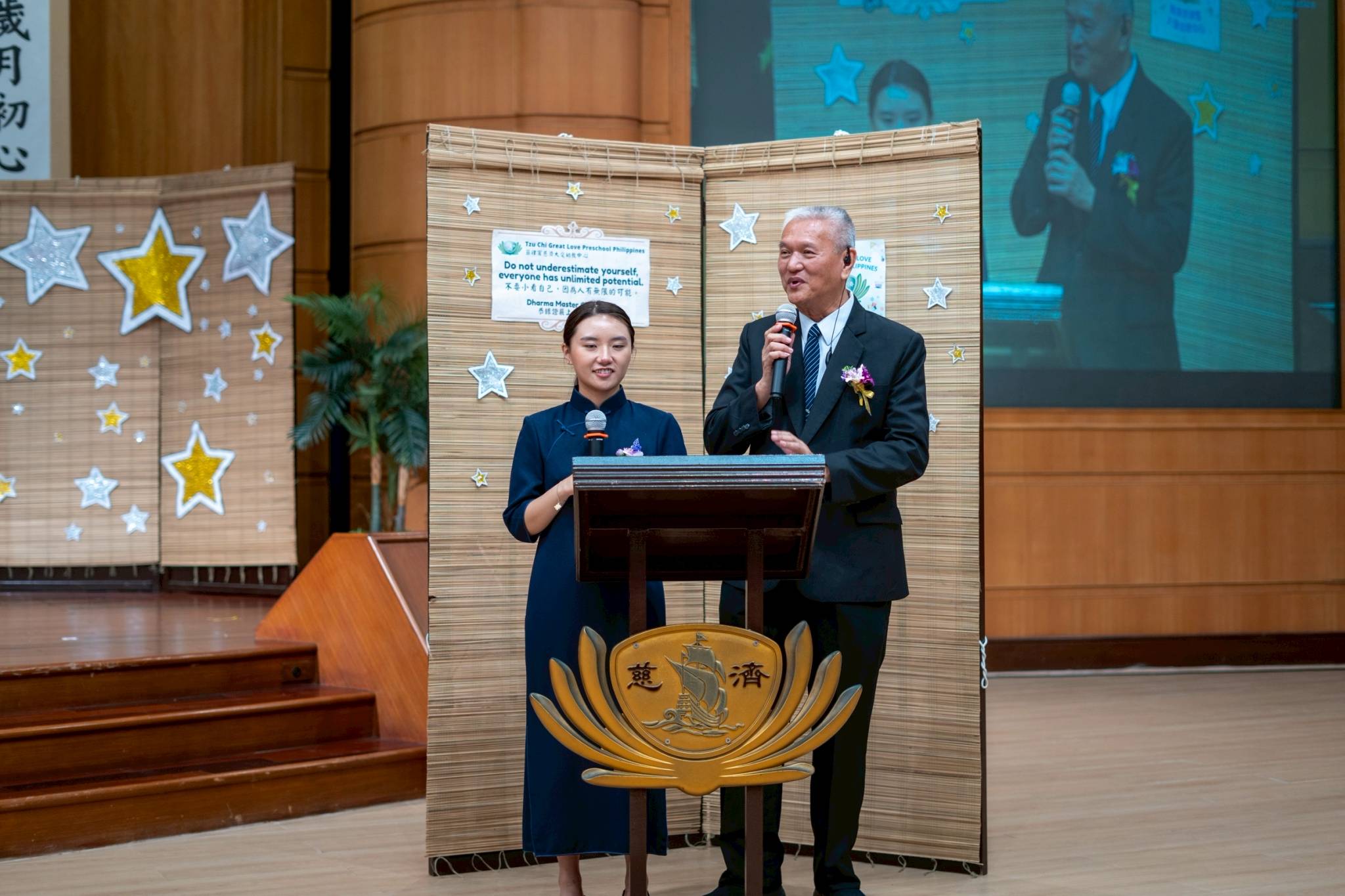 The Moving Up Ceremony was hosted by Tzu Chi volunteers Arabella Ong and Lino Sy.