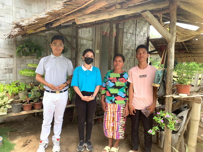 Going the extra-mile: Andrea Bonife Ibañez (in blue) and Tzu Chi volunteers Dhing Abdulaip, Eugene Tan, and Jerome Del Mundo trek uphill to reach families in remote mountain communities, leaving no one behind in their mission of service.