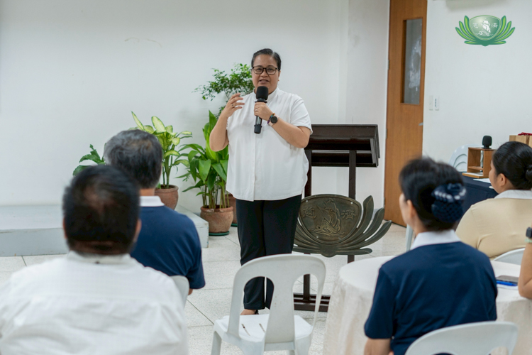 Dolly Alegado Cruz, head of Tzu Chi’s Tech-Voc Scholarship Program, proudly announces that in recent years, Tech-Voc scholars have had 100% employment. “And that is because of your help,” she tells Tzu Chi’s partner institutions.