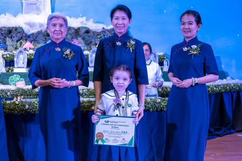 (From left) Tzu Chi Philippines first CEO Linda Chua, Tzu Chi Philippines Deputy CEO Woon Ng, and Tzu Chi commissioner Jinny Ong present Lucia Liona Lapitan with her certificate.