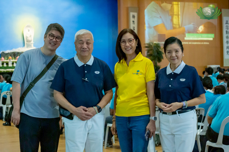 (From left) Paris Miki’s Tokusen Aoki, Tzu Chi Philippines CEO Henry Yuñez, Lions International official Sammay Yuquico, and Tzu Chi Education Committee Head Rosa So worked together to provide free eye checkups to over 200 Tzu Chi scholars.