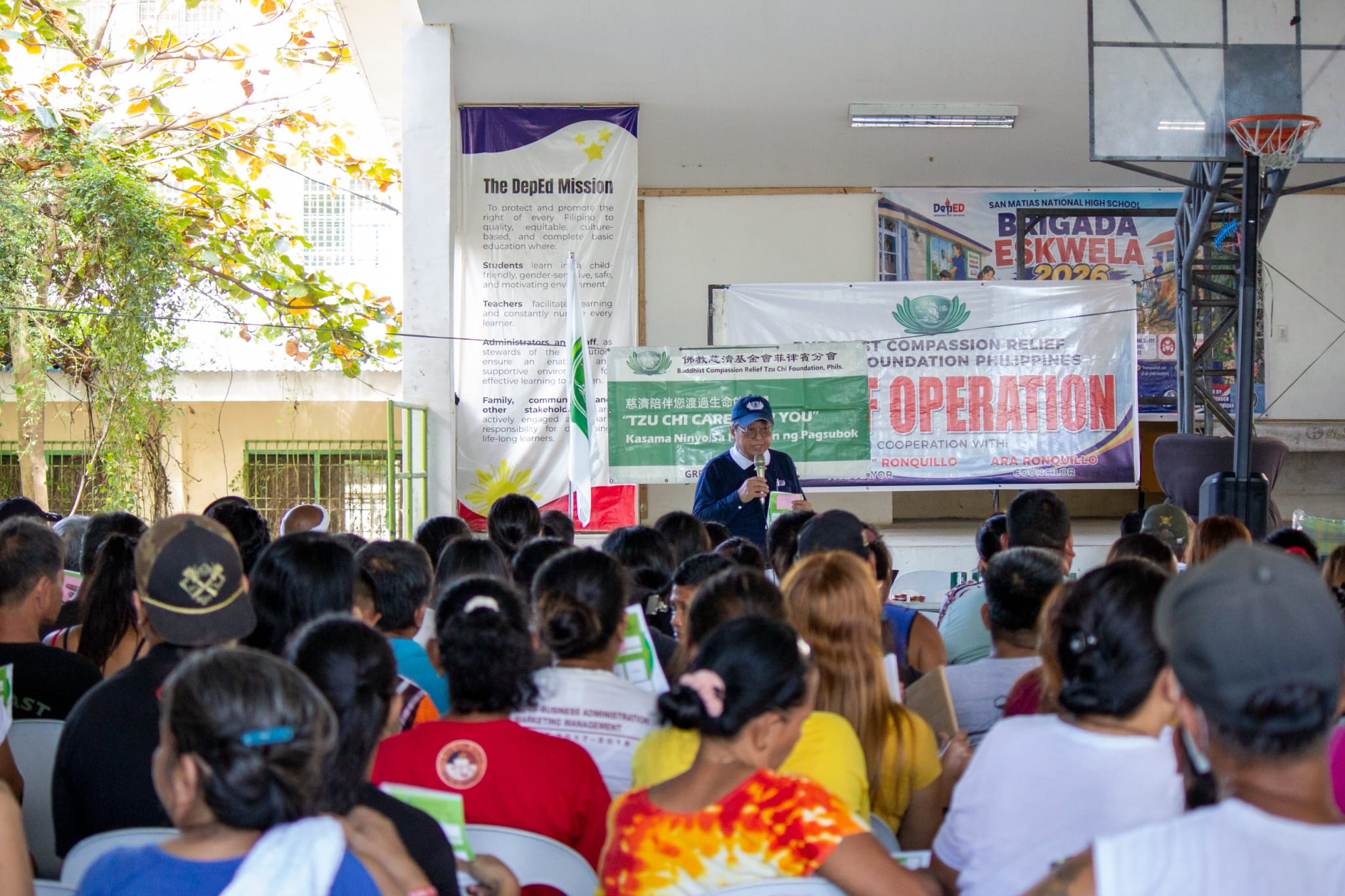 Tzu Chi volunteer Johnny Kwok shares how the entire Tzu Chi family empathizes with flood-affected families and hopes that each relief item can be useful in their daily lives.