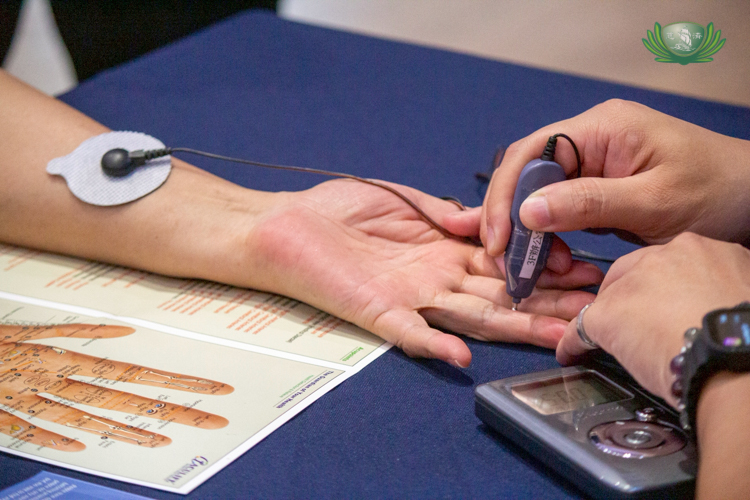 Aculife, one of the exhibitors at the Taiwan Healthcare Pavilion of Taiwan Expo 2025 Philippines, was invited to the Buddhist Tzu Chi Campus in Sta. Mesa, Manila, on September 19, to check guests’ health issues through acupressure points on their hand. 