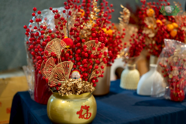 Home accents in bright red and gold brighten up any corner. 