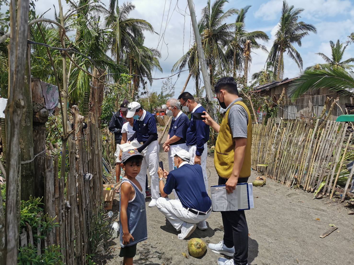 Tzu Chi volunteers visit areas affected by Typhoon Karding in Dingalan, Aurora