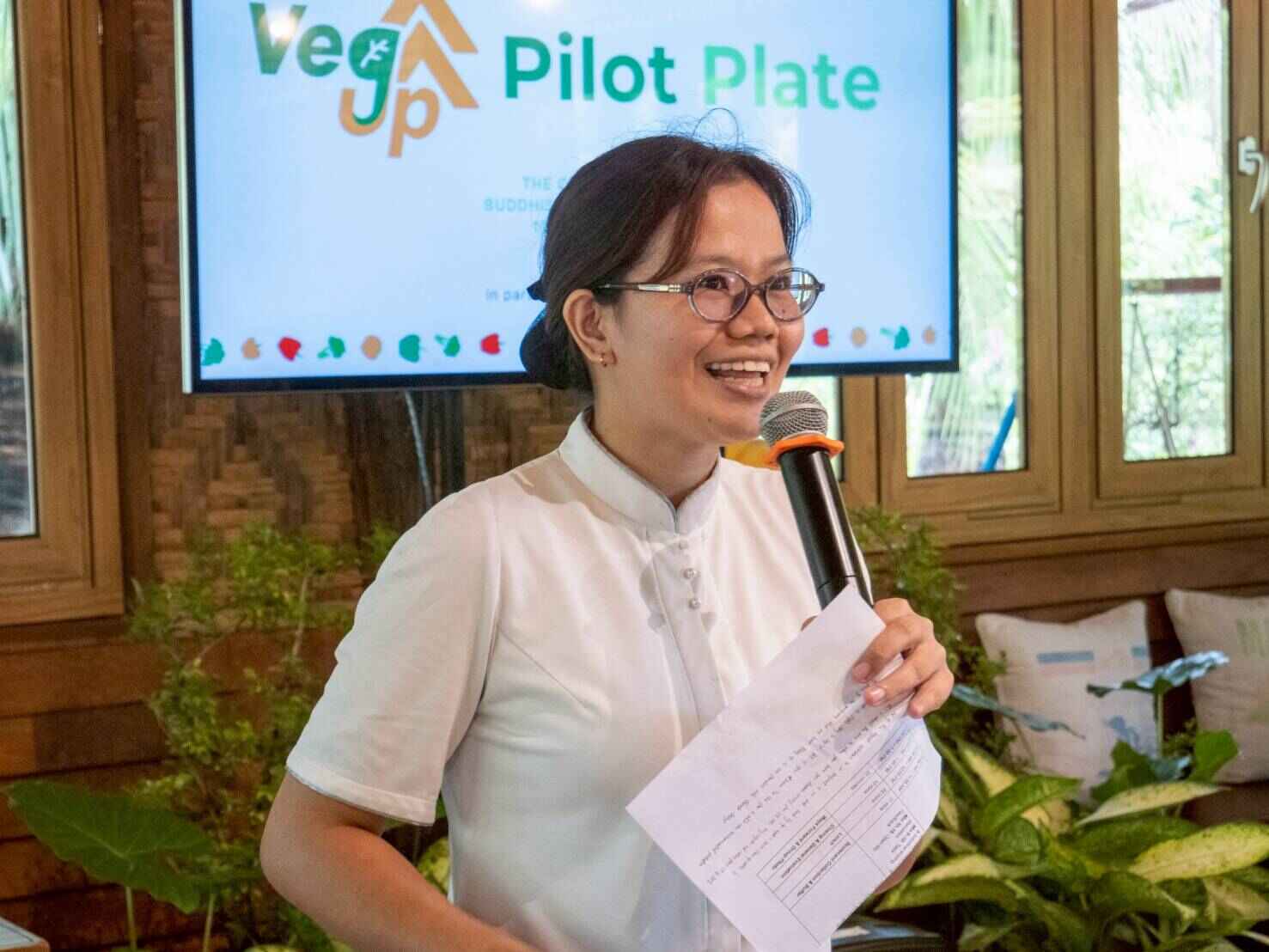 Tzu Chi Program Officer and plant-based lifestyle advocate Lineth Brondial encourages guest feedback during the plate testing event.