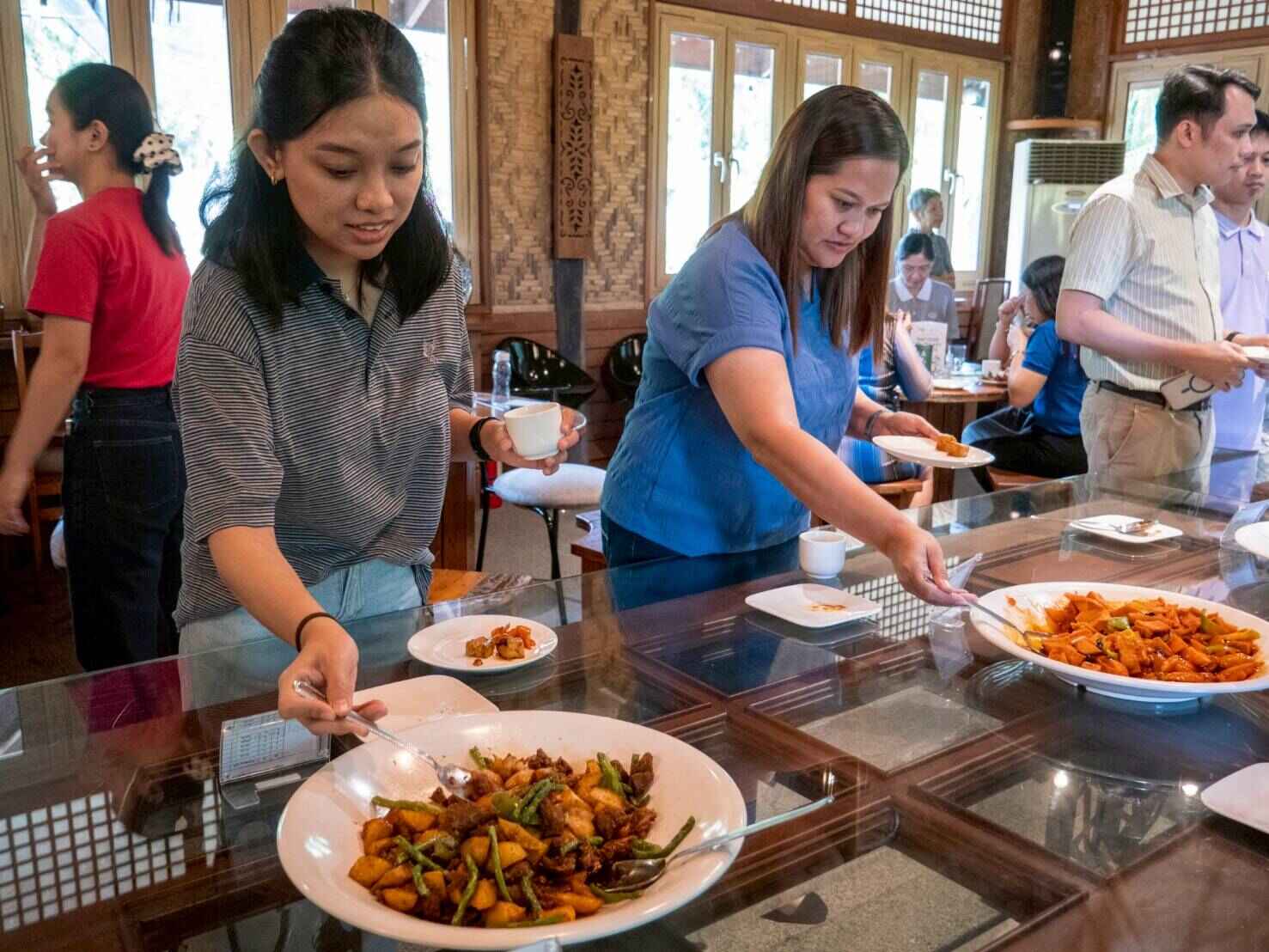 Guests sample each of the dishes.