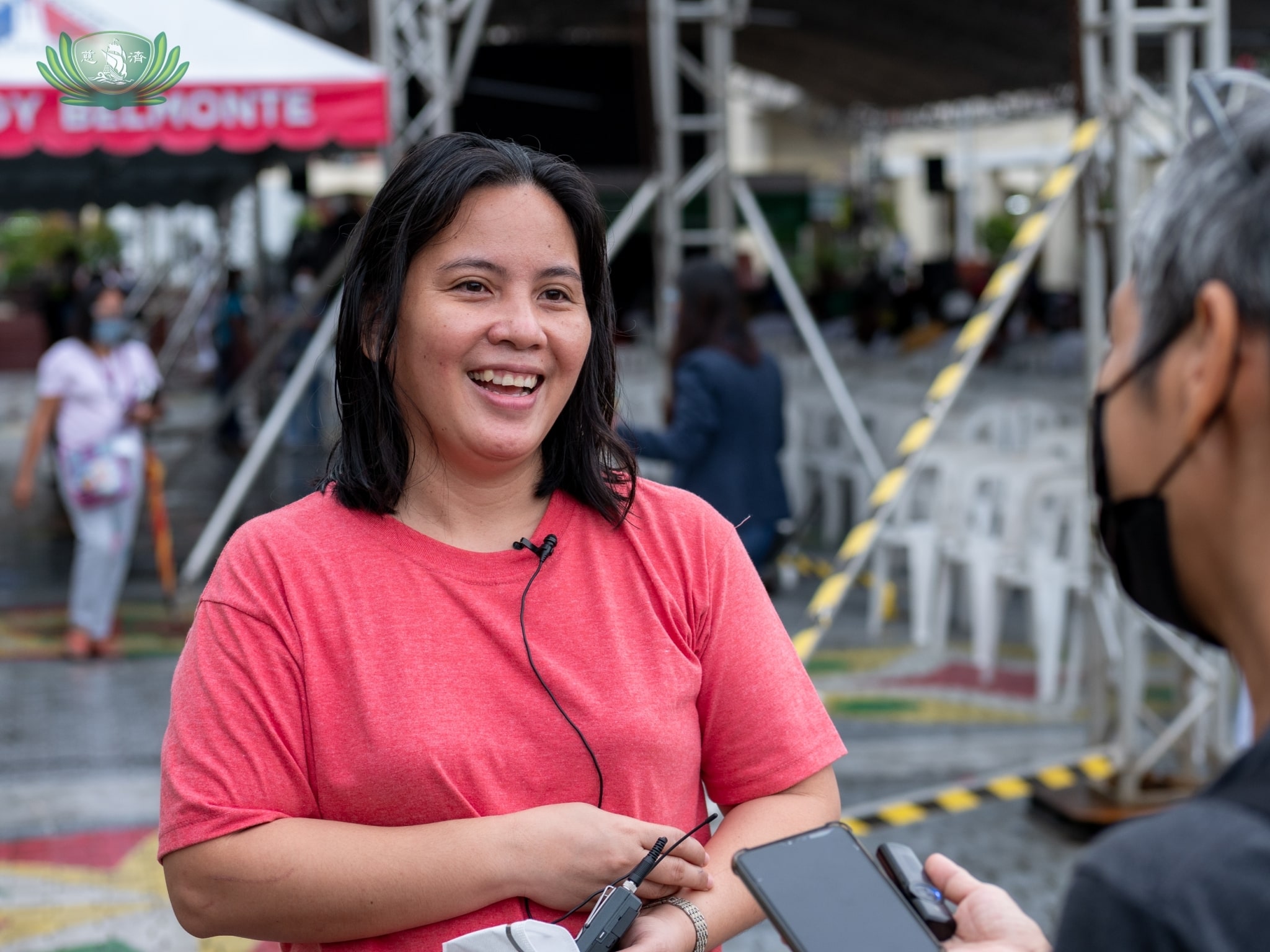 Ma. Theresa Adgoro of the Diocese of Novaliches helped coordinate the distribution of relief goods with Tzu Chi Foundation. 【Photo by Daniel Lazar】