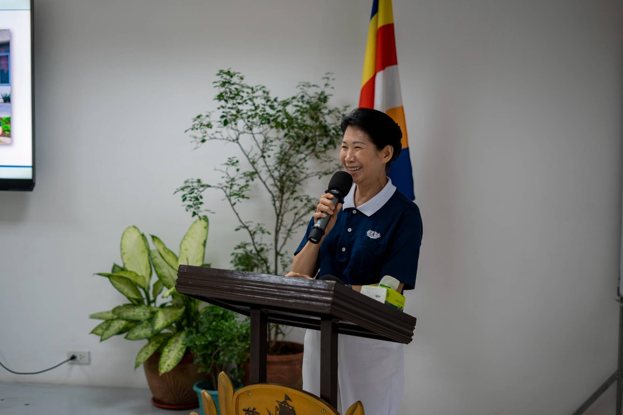 A reminder of the power of community: Tzu Chi Deputy CEO Woon Ng highlights the shared support that brought each scholar to this moment. She urged the scholars to let this kindness fuel their growth so they, too, can one day become a blessing to others.