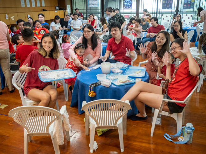 Looks like the parents had as much fun making glutinous rice balls as their kids.